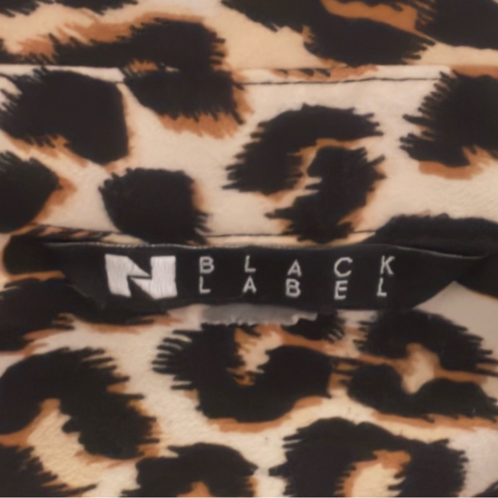 Leopard Print Button-Up Shirt Size Medium - Picture 3 of 8